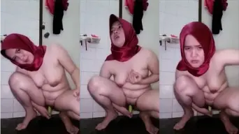 Dedek Hijab Cobain Colmek Pake Timun Video by PornGo