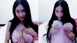 Awcece Sekarang Live di BLING2 Sexy Jilat Uting Video by Kompoz