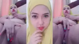 MILF Sange Jilbab Kuning Ngocok Memek Video by RedTube