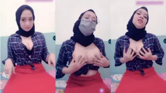 Hijab Kak Kiki Liveshow Remas Toketnya Video by TubeV Hijab Kak Kiki Liveshow Remas Toketnya Video by TubeV