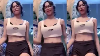 Tiktokers Cantik Kacamata Ebot Viral Video by xNxx