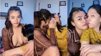 Duo Lesbian Berciuman Kenyot Uting DreamLive Video by YourPorn