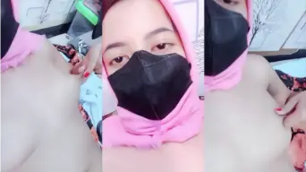 Jilbab Pink Bugil Pamerin Toket Mungilnya Video by YouJizz